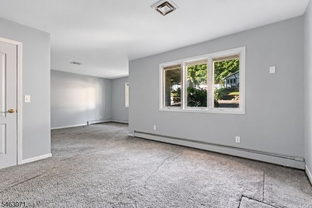 7 Banta Rd, Kinnelon Boro, NJ 07405