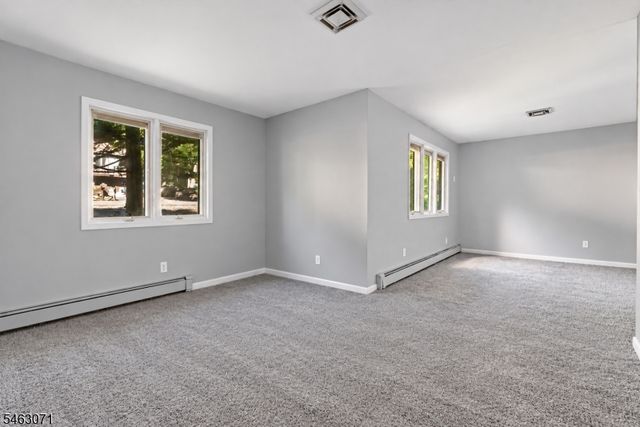 7 Banta Rd, Kinnelon Boro, NJ 07405