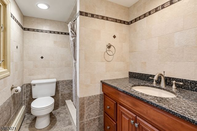 7 Banta Rd, Kinnelon Boro, NJ 07405
