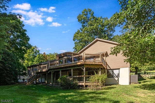 7 Banta Rd, Kinnelon Boro, NJ 07405