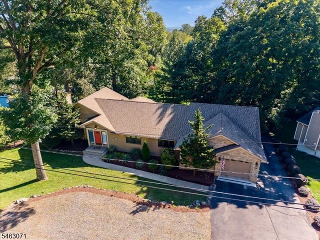 7 Banta Rd, Kinnelon Boro, NJ 07405