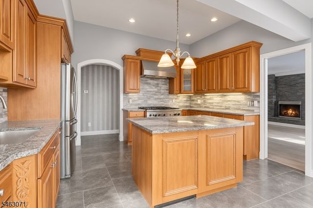 7 Banta Rd, Kinnelon Boro, NJ 07405