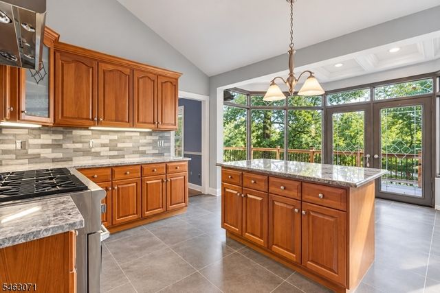 7 Banta Rd, Kinnelon Boro, NJ 07405