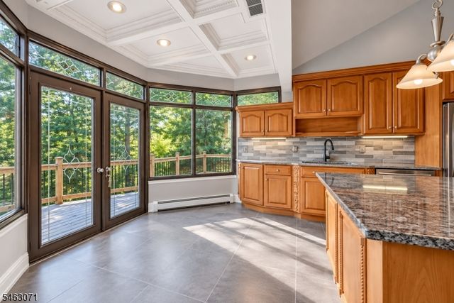 7 Banta Rd, Kinnelon Boro, NJ 07405