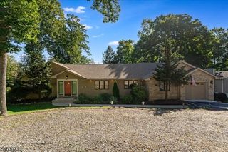7 Banta Rd, Kinnelon Boro, NJ 07405