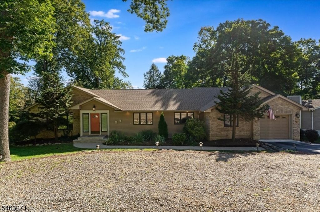 7 Banta Rd, Kinnelon Boro, NJ 07405