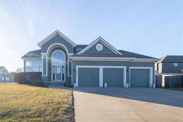 18002 Rollins Drive, Smithville, MO 64089