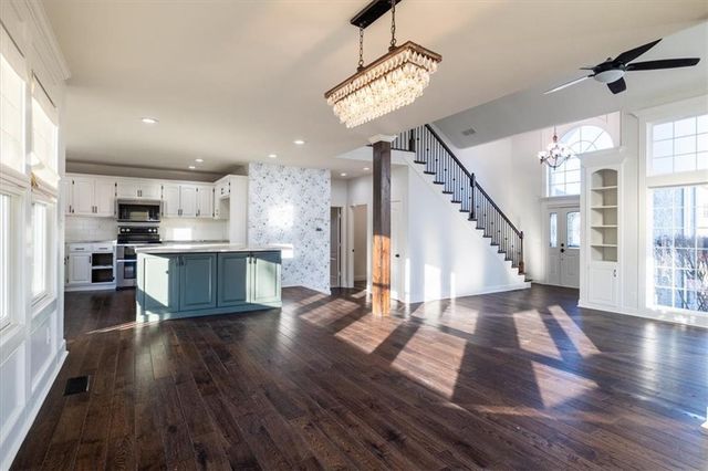 18002 Rollins Drive, Smithville, MO 64089