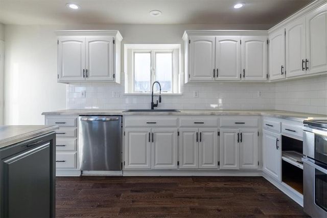 18002 Rollins Drive, Smithville, MO 64089