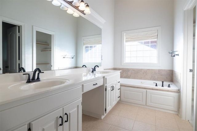 18002 Rollins Drive, Smithville, MO 64089