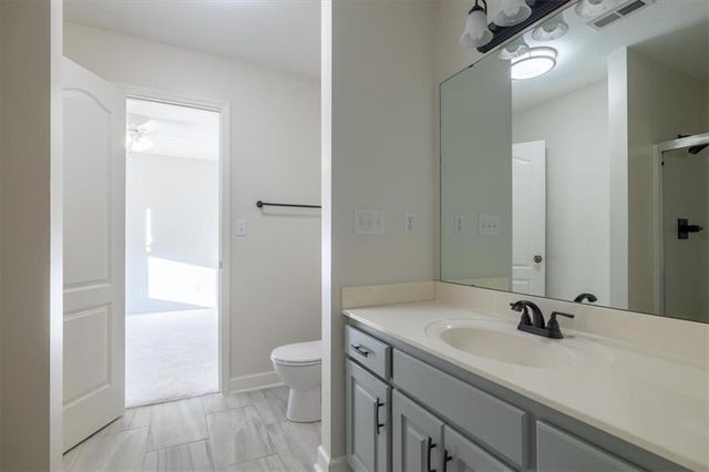 18002 Rollins Drive, Smithville, MO 64089