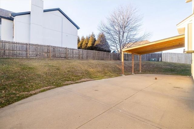 18002 Rollins Drive, Smithville, MO 64089