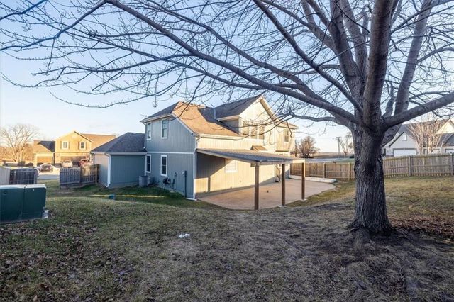 18002 Rollins Drive, Smithville, MO 64089