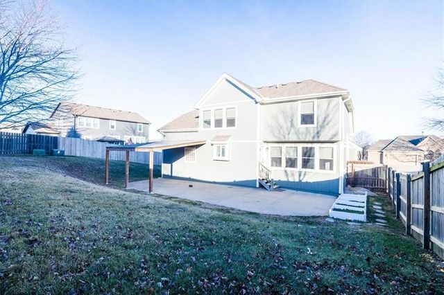 18002 Rollins Drive, Smithville, MO 64089