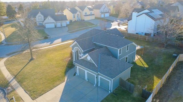 18002 Rollins Drive, Smithville, MO 64089