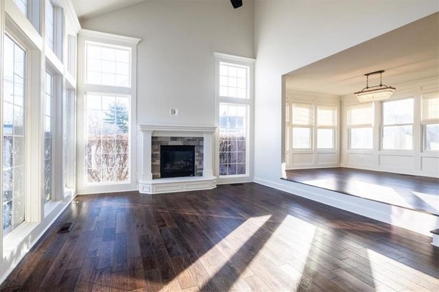 18002 Rollins Drive, Smithville, MO 64089