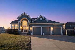 18002 Rollins Drive, Smithville, MO 64089