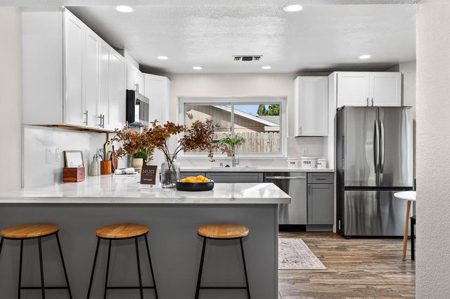 2869 Canterbury Cir, El Dorado Hills, CA 95762