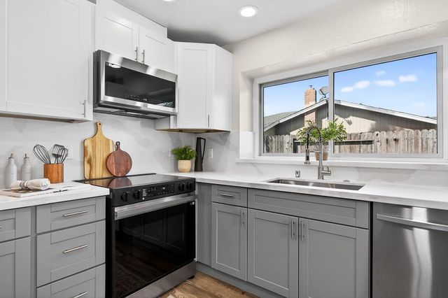 2869 Canterbury Cir, El Dorado Hills, CA 95762