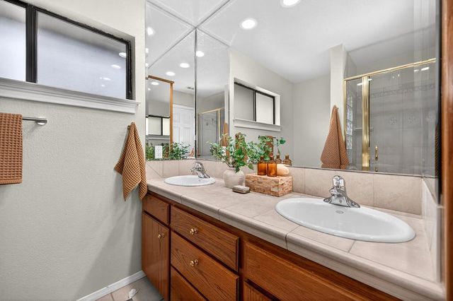 2869 Canterbury Cir, El Dorado Hills, CA 95762