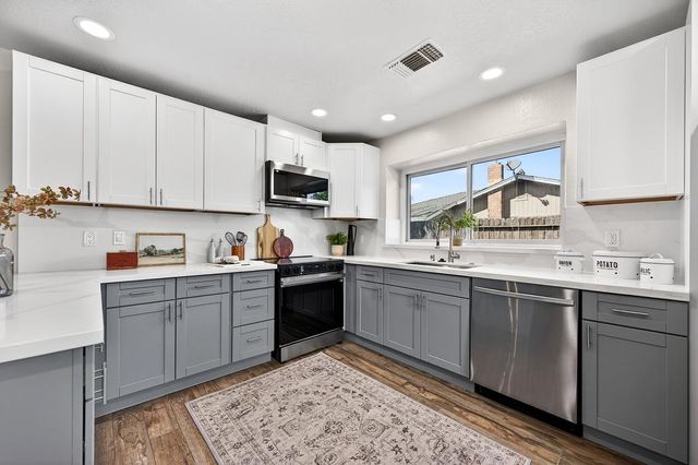 2869 Canterbury Cir, El Dorado Hills, CA 95762