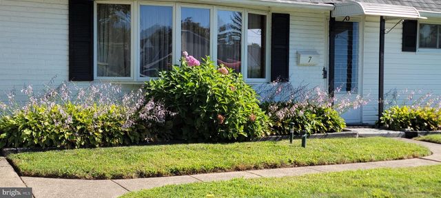 7 JUNEWOOD DR, Levittown, PA 19055