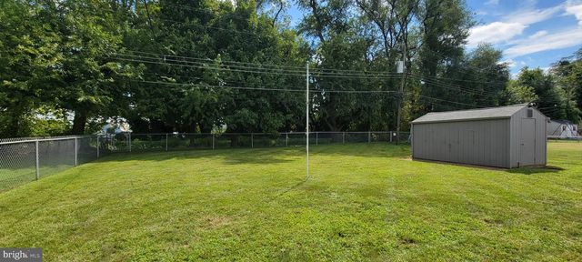 7 JUNEWOOD DR, Levittown, PA 19055