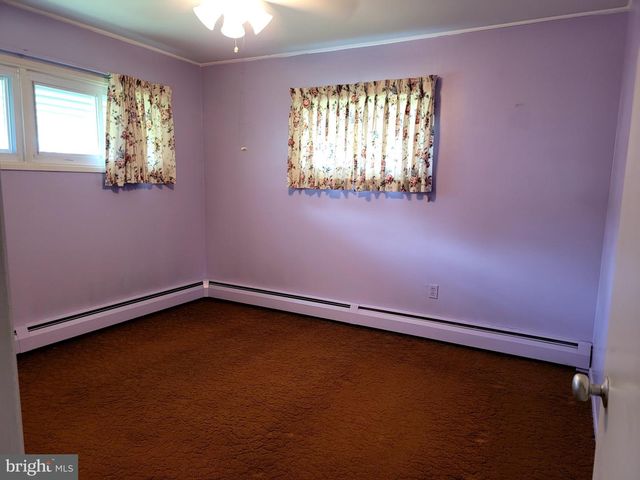 7 JUNEWOOD DR, Levittown, PA 19055