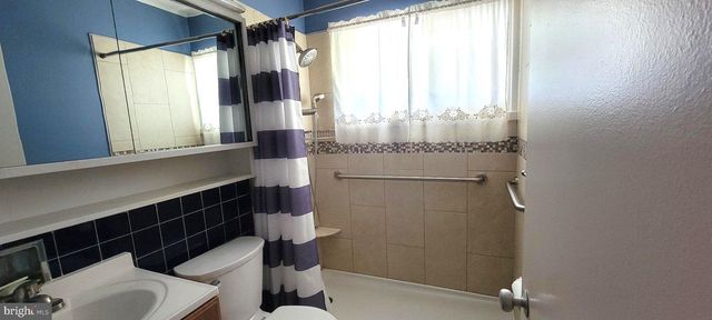 7 JUNEWOOD DR, Levittown, PA 19055