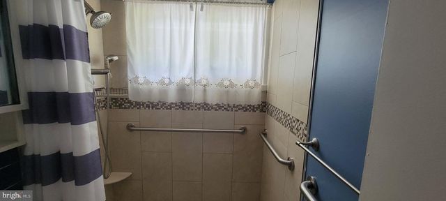 7 JUNEWOOD DR, Levittown, PA 19055