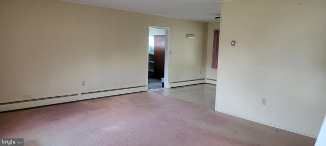 7 JUNEWOOD DR, Levittown, PA 19055