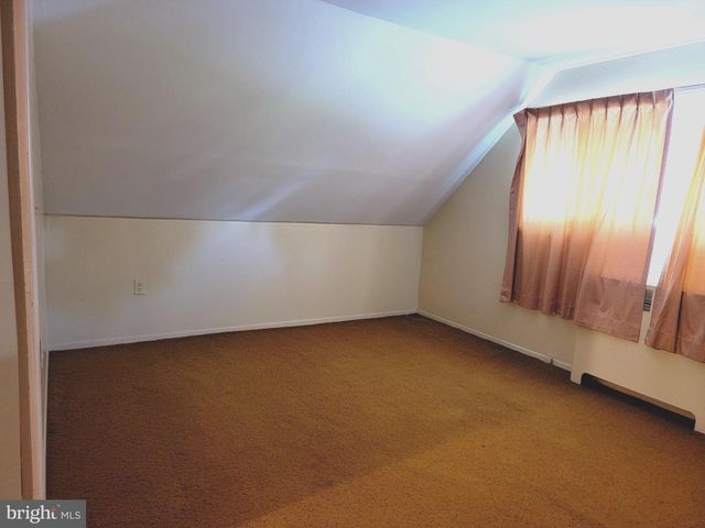 7 JUNEWOOD DR, Levittown, PA 19055
