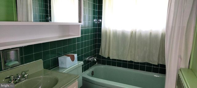 7 JUNEWOOD DR, Levittown, PA 19055