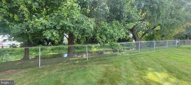 7 JUNEWOOD DR, Levittown, PA 19055