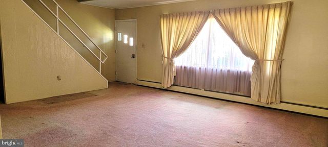 7 JUNEWOOD DR, Levittown, PA 19055