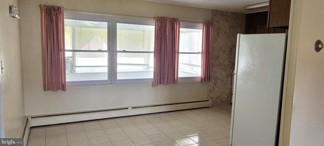 7 JUNEWOOD DR, Levittown, PA 19055