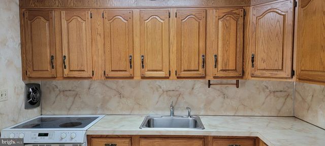 7 JUNEWOOD DR, Levittown, PA 19055