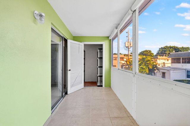 2880 Lake Osborne Drive 210, Lake Worth Beach, FL 33461