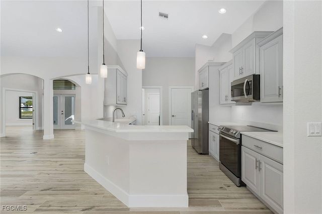 346 SW 28th PL, Cape Coral, FL 33991