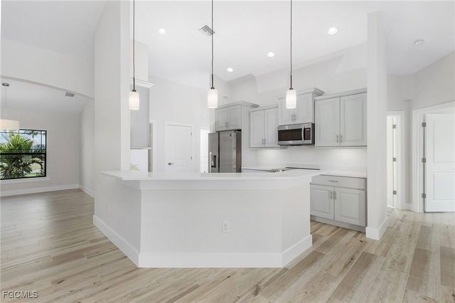 346 SW 28th PL, Cape Coral, FL 33991