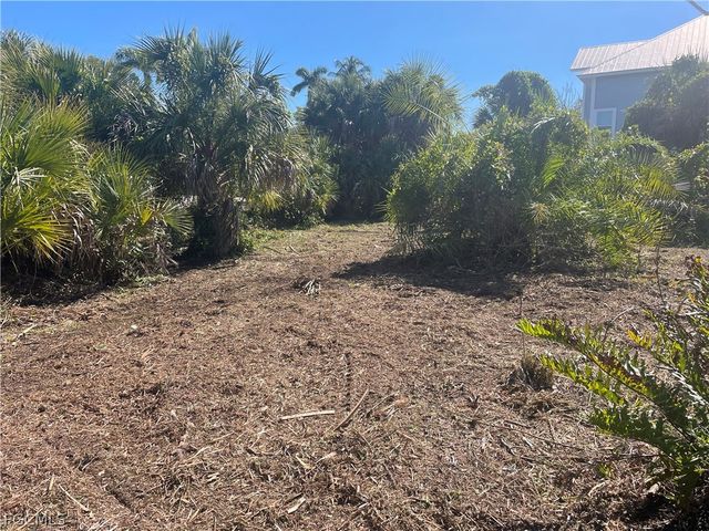 575 Sea Oats DR, Sanibel, FL 33957