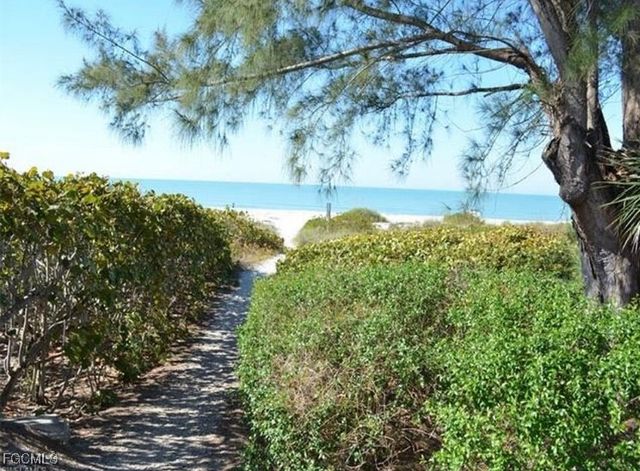 575 Sea Oats DR, Sanibel, FL 33957