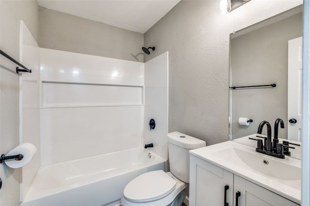 6632 Avalon Drive, Watauga, TX 76148