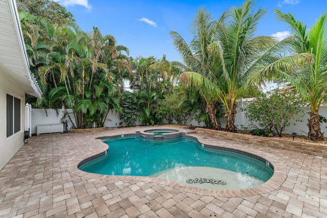 460 Sunrise Way, Juno Beach, FL 33408