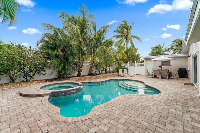 460 Sunrise Way, Juno Beach, FL 33408