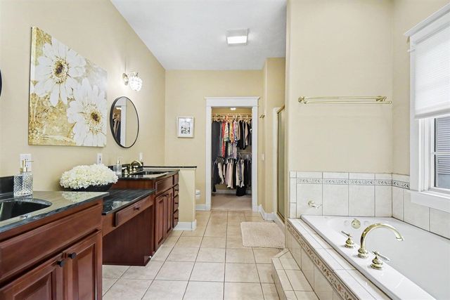 3815 Ravinewood Circle, Grand Rapids, MI 49508