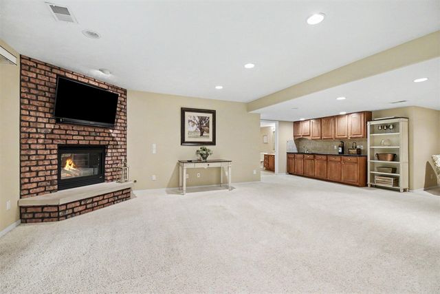 3815 Ravinewood Circle, Grand Rapids, MI 49508