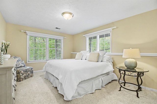3815 Ravinewood Circle, Grand Rapids, MI 49508