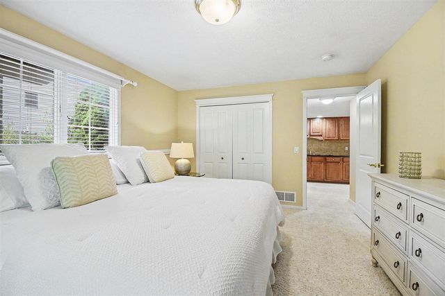 3815 Ravinewood Circle, Grand Rapids, MI 49508