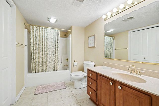 3815 Ravinewood Circle, Grand Rapids, MI 49508